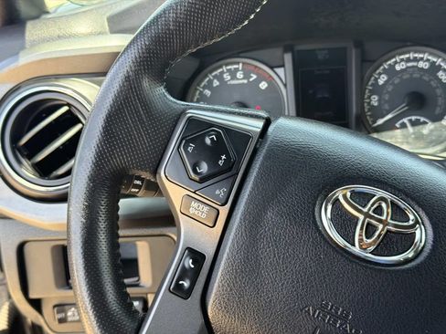 Used 2017 Toyota Tacoma TRD Off-Road w/ Tow Package (A/T) AWD/4WD image 25