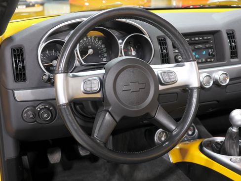 Used 2005 Chevrolet SSR w/ Preferred Equipment Group image 6