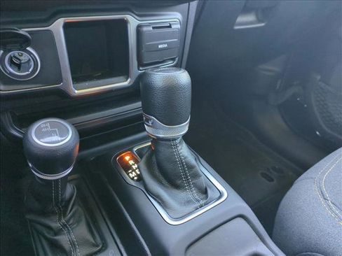 Used 2024 Jeep Gladiator Sport image 11