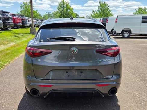 Used 2022 Alfa Romeo Stelvio Veloce AWD/4WD image 7