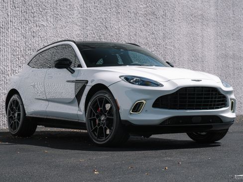 Used 2021 Aston Martin DBX image 5