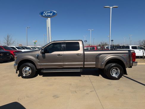 Used 2022 Ford F350 Lariat w/ Lariat Ultimate Package image 2