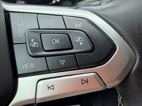 Used 2025 Volkswagen Atlas SE AWD/4WD image 25