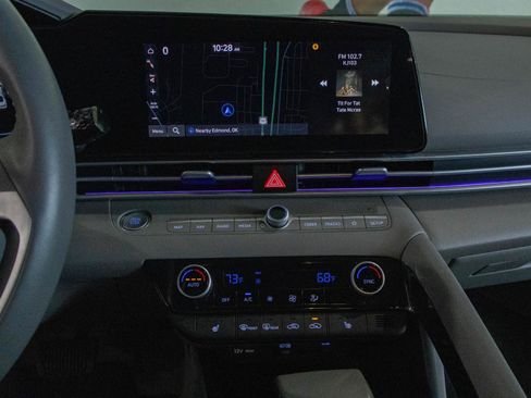 Used 2025 Hyundai Elantra SEL image 4