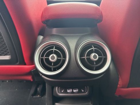 Used 2023 Alfa Romeo Stelvio Veloce image 46