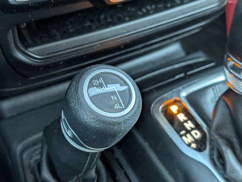 Used 2022 Jeep Gladiator Sport image 14