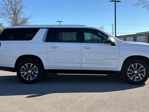 Used 2021 Chevrolet Suburban LT w/ LT Signature Package image 7