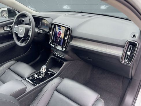 Certified 2023 Volvo XC40 B5 Plus w/ Protection Package Premier image 31