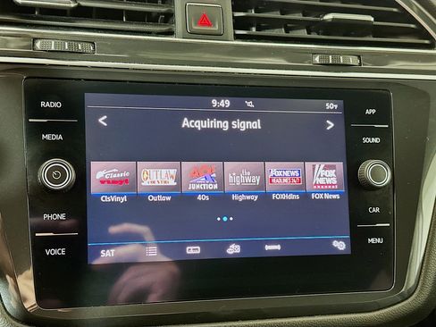 Used 2018 Volkswagen Tiguan SE w/ Front Fog Lights Package FWD image 15