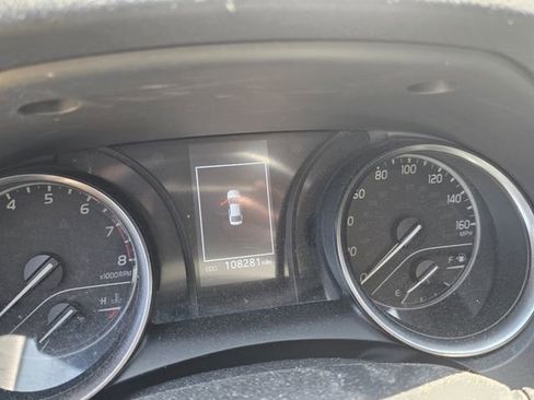 Used 2021 Toyota Camry SE FWD image 5
