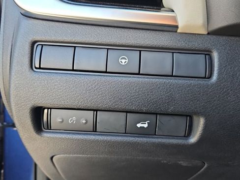 Used 2023 Nissan Rogue SL w/ SL Premium Package image 32