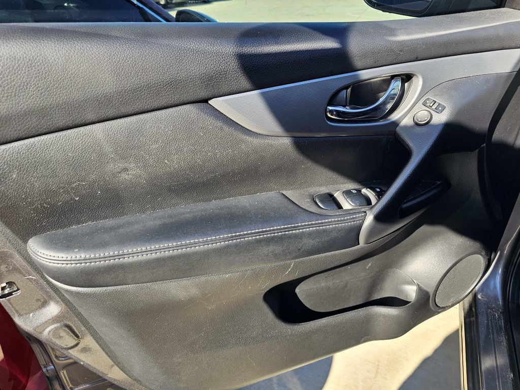 Used 2020 Nissan Rogue Sport SL AWD/4WD image 11