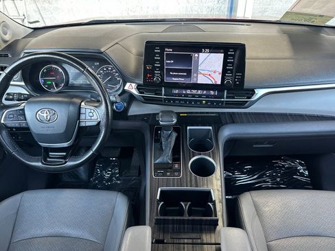Certified 2021 Toyota Sienna Limited image 12