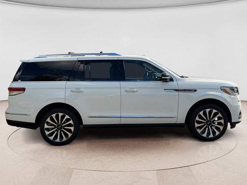 Used 2023 Lincoln Navigator Reserve AWD/4WD image 6