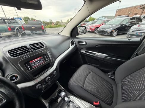 Used 2017 Dodge Journey SXT AWD/4WD image 21