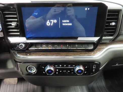 Used 2024 GMC Sierra 1500 Elevation w/ LPO, Elevation Black Package image 13