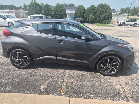 Used 2021 Toyota C-HR Limited FWD image 4