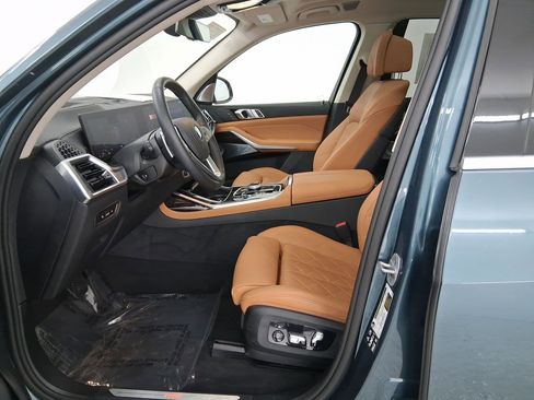 Used 2025 BMW X7 xDrive40i w/ Premium Package image 5
