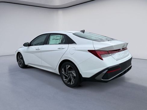 New 2026 Hyundai Elantra Limited FWD image 3