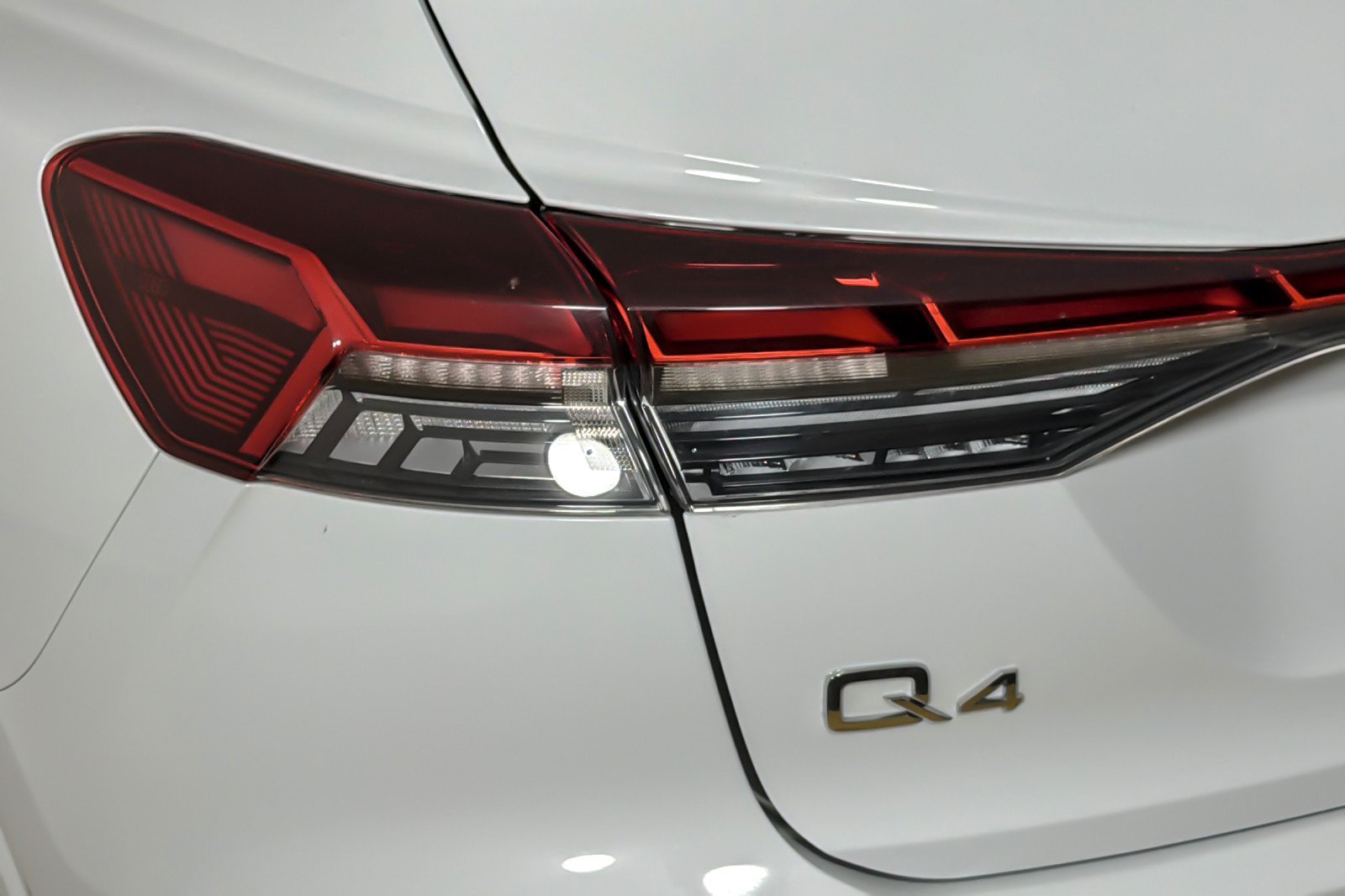 Certified 2023 Audi Q4 e-tron Premium Plus w/ Premium Plus AWD/4WD image 27