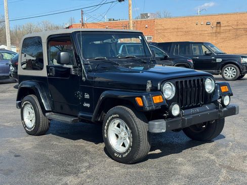 Used 2004 Jeep Wrangler Sahara w/ Dual Top Group AWD/4WD image 4