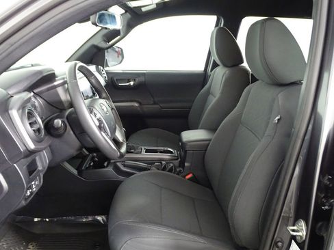 Used 2019 Toyota Tacoma SR5 image 10