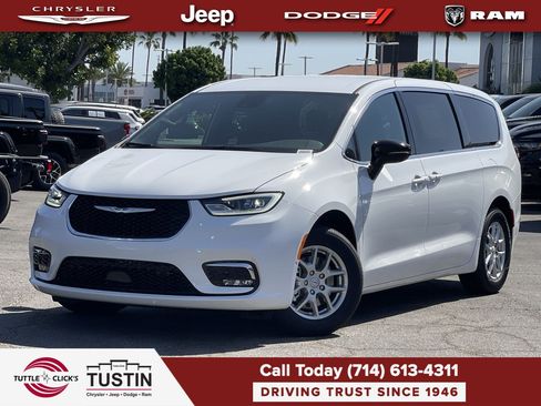 New 2026 Chrysler Pacifica Select FWD image 1