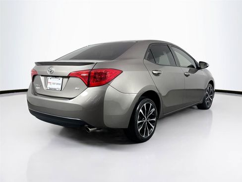 Used 2017 Toyota Corolla SE FWD image 2