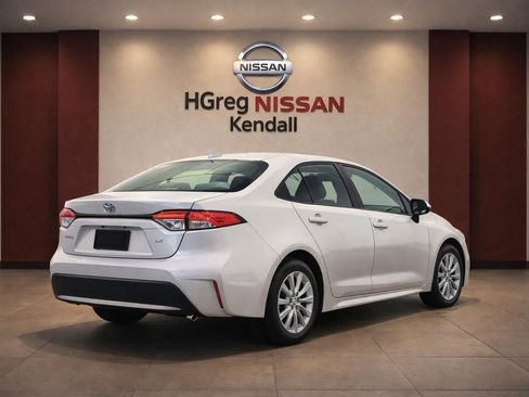 Used 2025 Toyota Corolla LE image 4