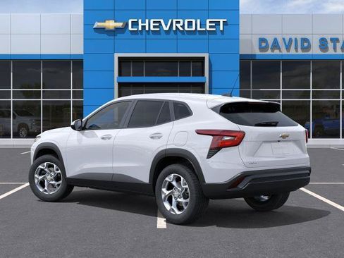 New 2026 Chevrolet Trax LS w/ LS Convenience Package FWD image 3
