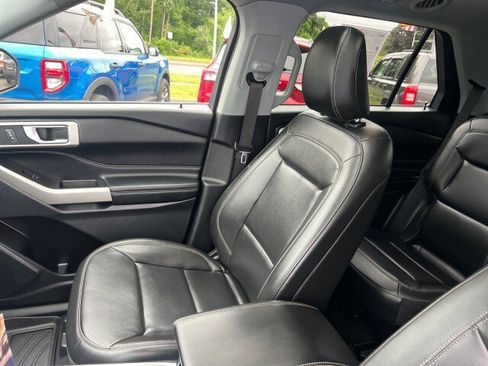 Certified 2022 Ford Explorer XLT w/ Equipment Group 202A image 9