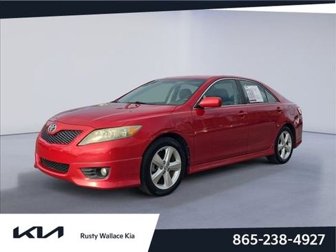 Used 2010 Toyota Camry SE image 1