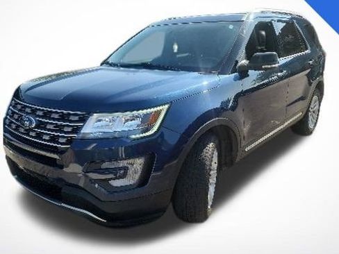 Used 2017 Ford Explorer XLT FWD image 1