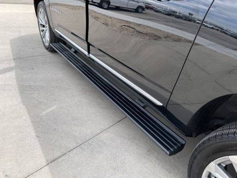 Used 2022 GMC Yukon XL Denali AWD/4WD image 16