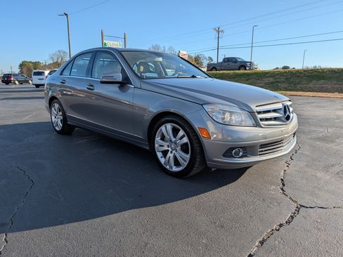 Used 2011 Mercedes-Benz C 300 Luxury image 4