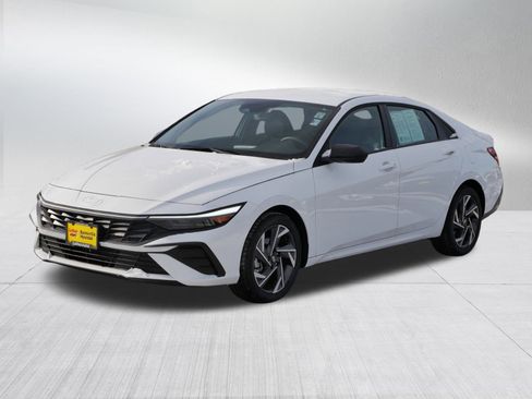 Certified 2025 Hyundai Elantra Sport image 3