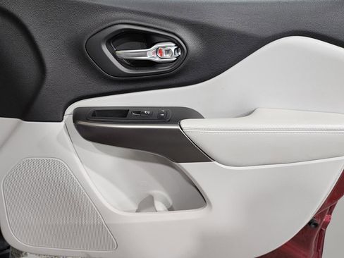 Used 2020 Jeep Cherokee Latitude Plus w/ Cold Weather Group image 24