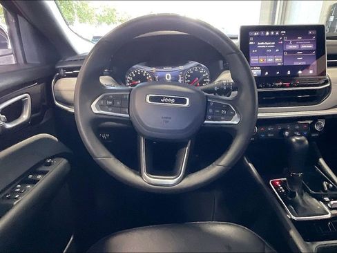 Used 2025 Jeep Compass Limited AWD/4WD image 5