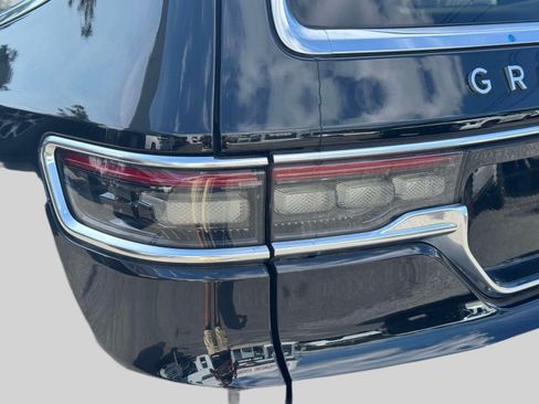Used 2022 Jeep Grand Wagoneer Series I AWD/4WD image 11