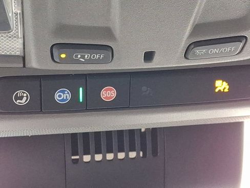 Used 2022 Chevrolet Silverado 1500 Custom image 23