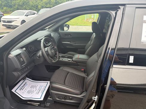 Used 2025 Nissan Pathfinder Rock Creek AWD/4WD image 8