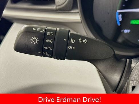 Certified 2025 Toyota Sienna XLE FWD image 15