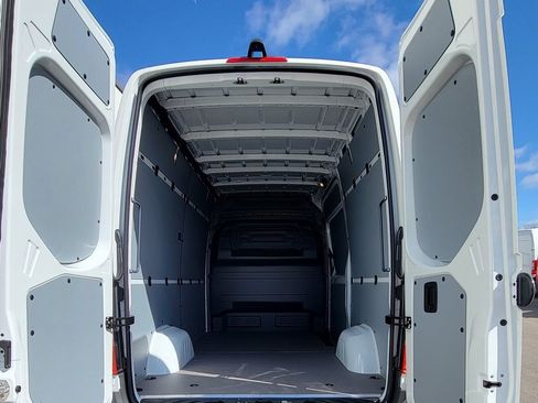 New 2025 Mercedes-Benz Sprinter 2500 image 5