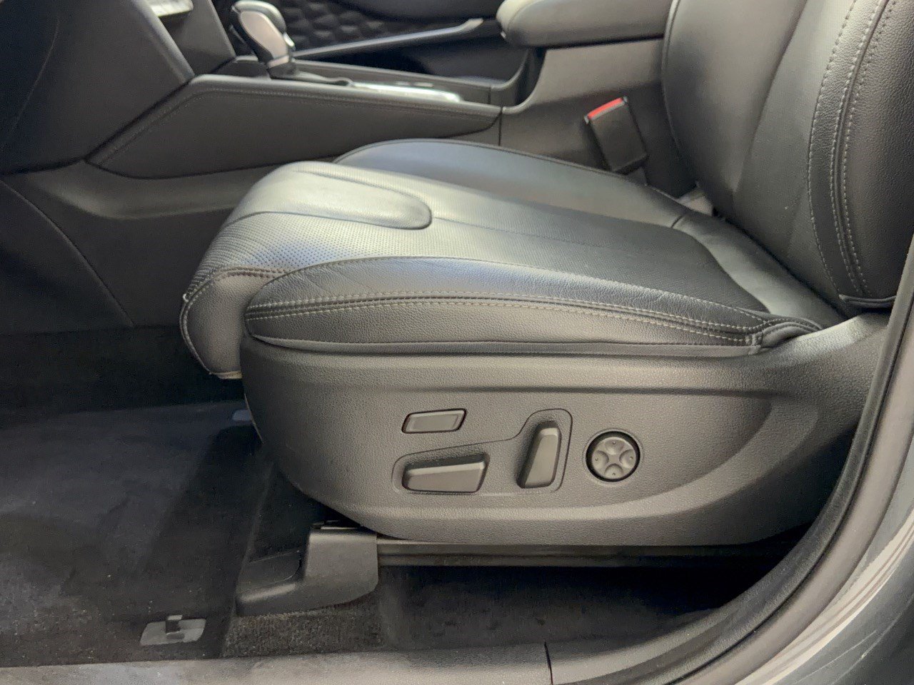 Used 2020 Hyundai Santa Fe Limited FWD image 16