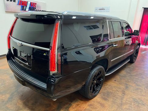 Used 2018 Cadillac Escalade ESV Luxury image 55