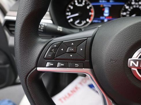 Used 2025 Nissan Altima 2.5 SV FWD image 7