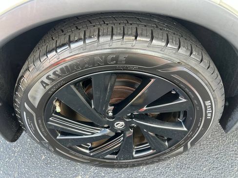 Used 2018 Nissan Murano SL w/ Midnight Edition Package FWD image 12