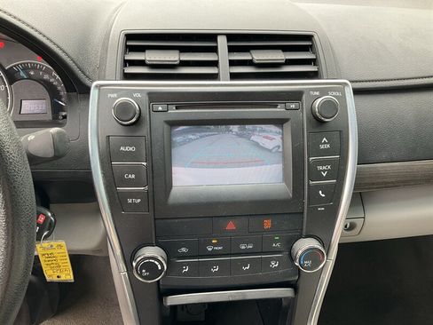 Used 2015 Toyota Camry LE FWD image 30