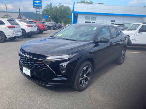 New 2026 Chevrolet Trax RS w/ Sunroof Package FWD image 2