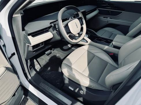 Used 2025 Lincoln Nautilus Premier image 18